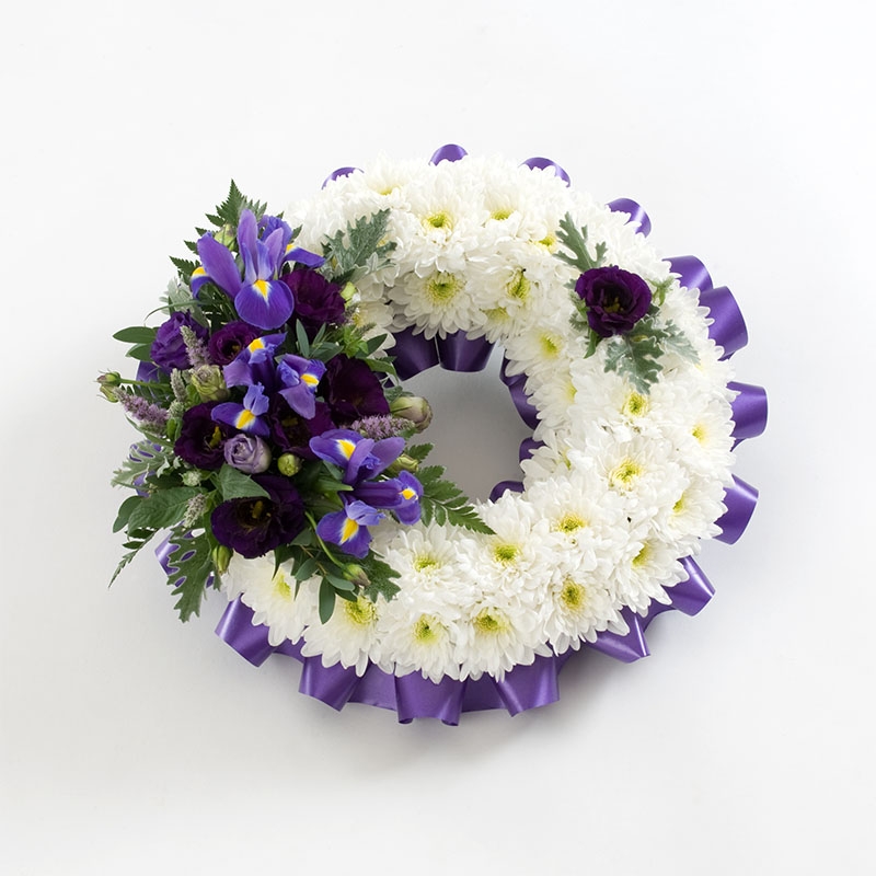 Classic Wreath With Spray